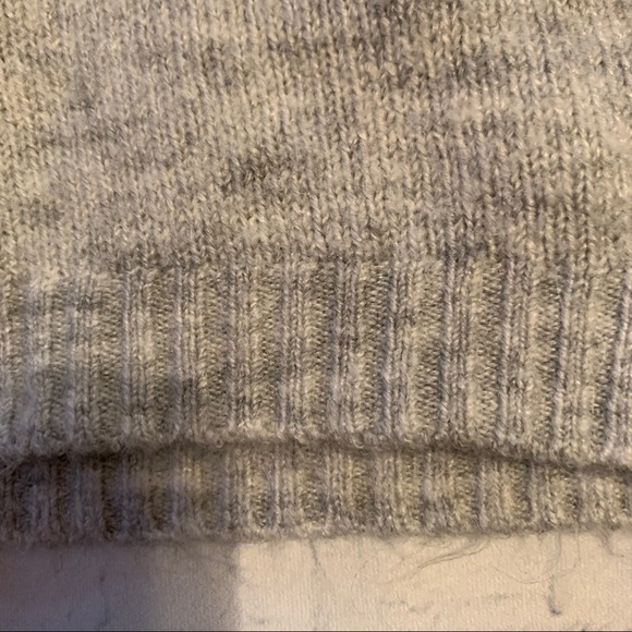 ✔️Carter’s Rabbit Sweater - Size 2T - Picture 6 of 8